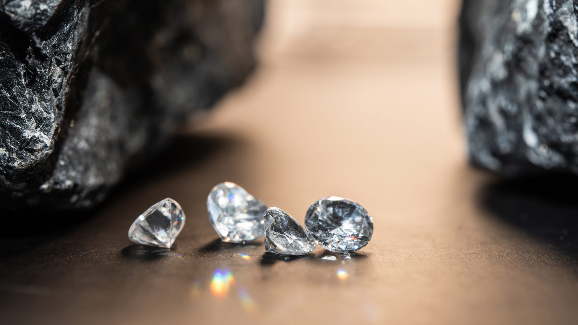 HPHT vs CVD: A Comparison of Two Methods of Diamond Synthesis